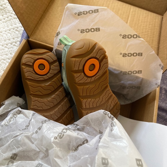 Bogs shoes size 11 - Picture 3 of 3